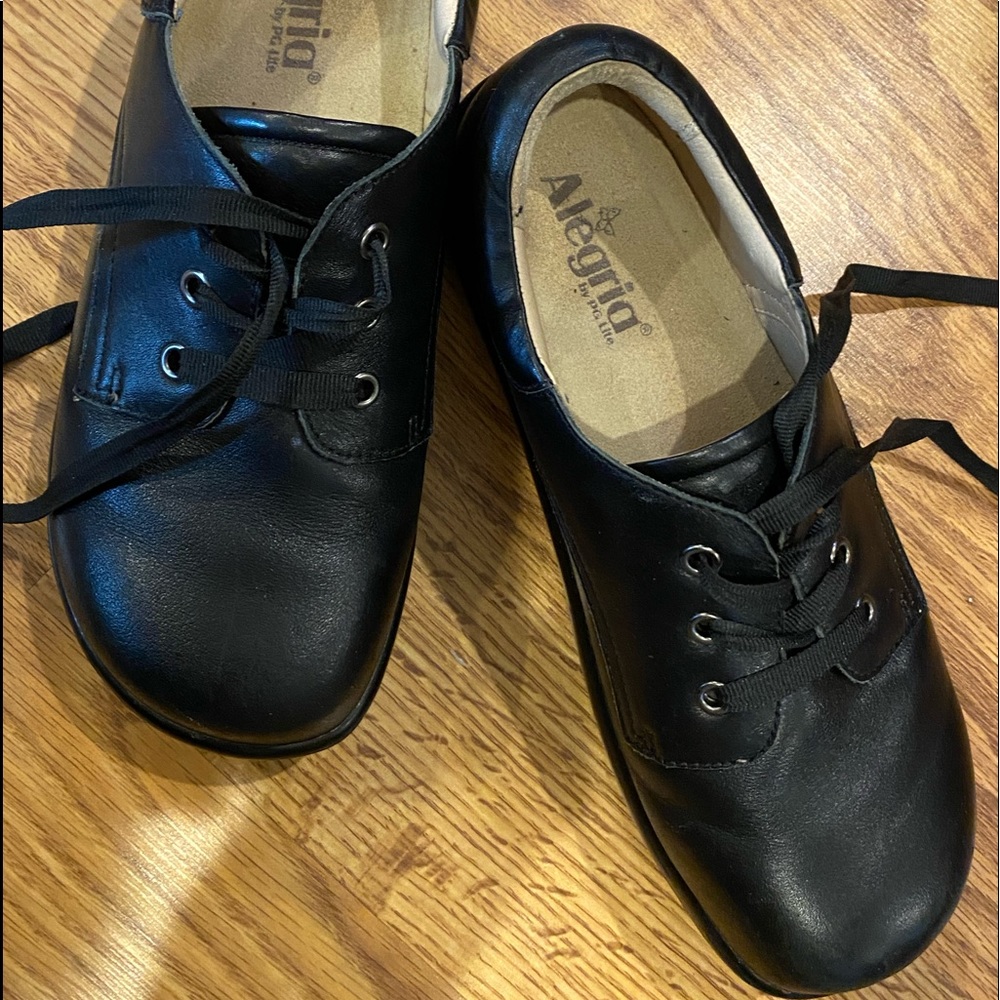 Alegria 40 black tie shoe EUC